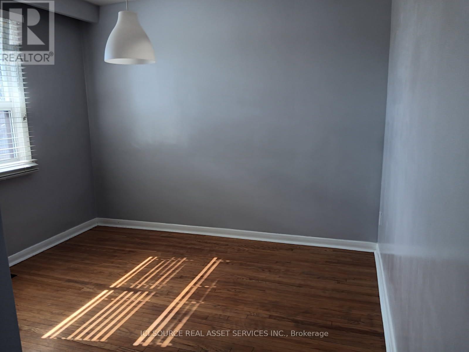 73 Burr Avenue, Toronto, Ontario  M6L 1V3 - Photo 11 - W12908144