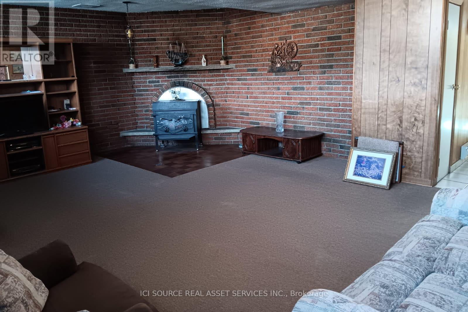 73 Burr Avenue, Toronto, Ontario  M6L 1V3 - Photo 15 - W12908144