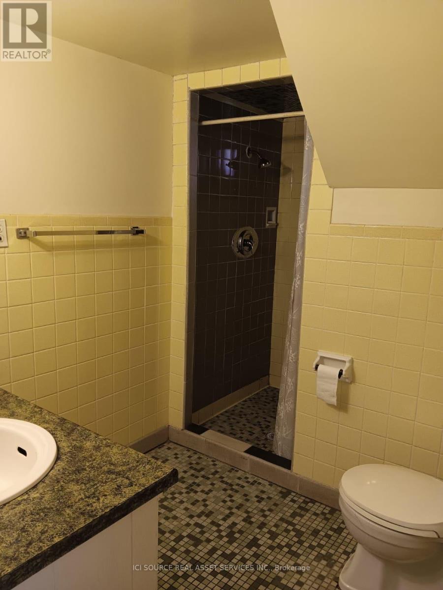 73 Burr Avenue, Toronto, Ontario  M6L 1V3 - Photo 16 - W12908144