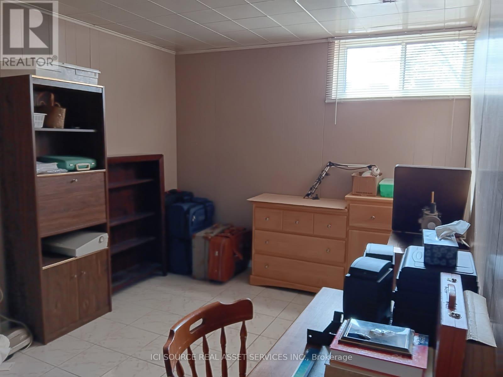 73 Burr Avenue, Toronto, Ontario  M6L 1V3 - Photo 17 - W12908144