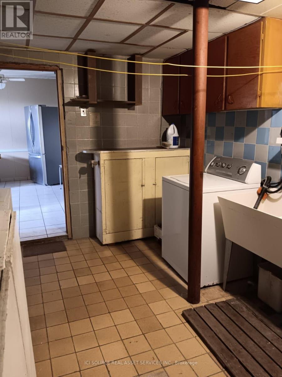 73 Burr Avenue, Toronto, Ontario  M6L 1V3 - Photo 18 - W12908144