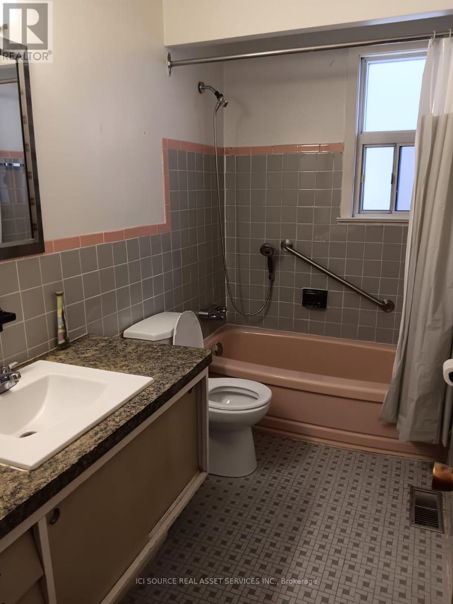 73 Burr Avenue, Toronto, Ontario  M6L 1V3 - Photo 8 - W12908144