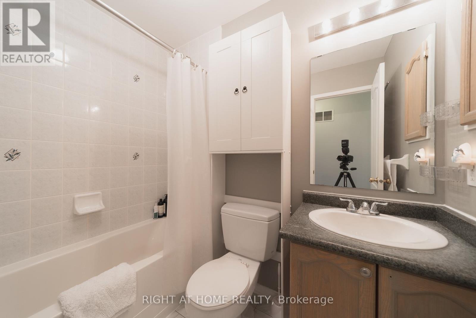 1251 Lamont Crescent, Milton, Ontario  L9T 6W4 - Photo 19 - W12908180