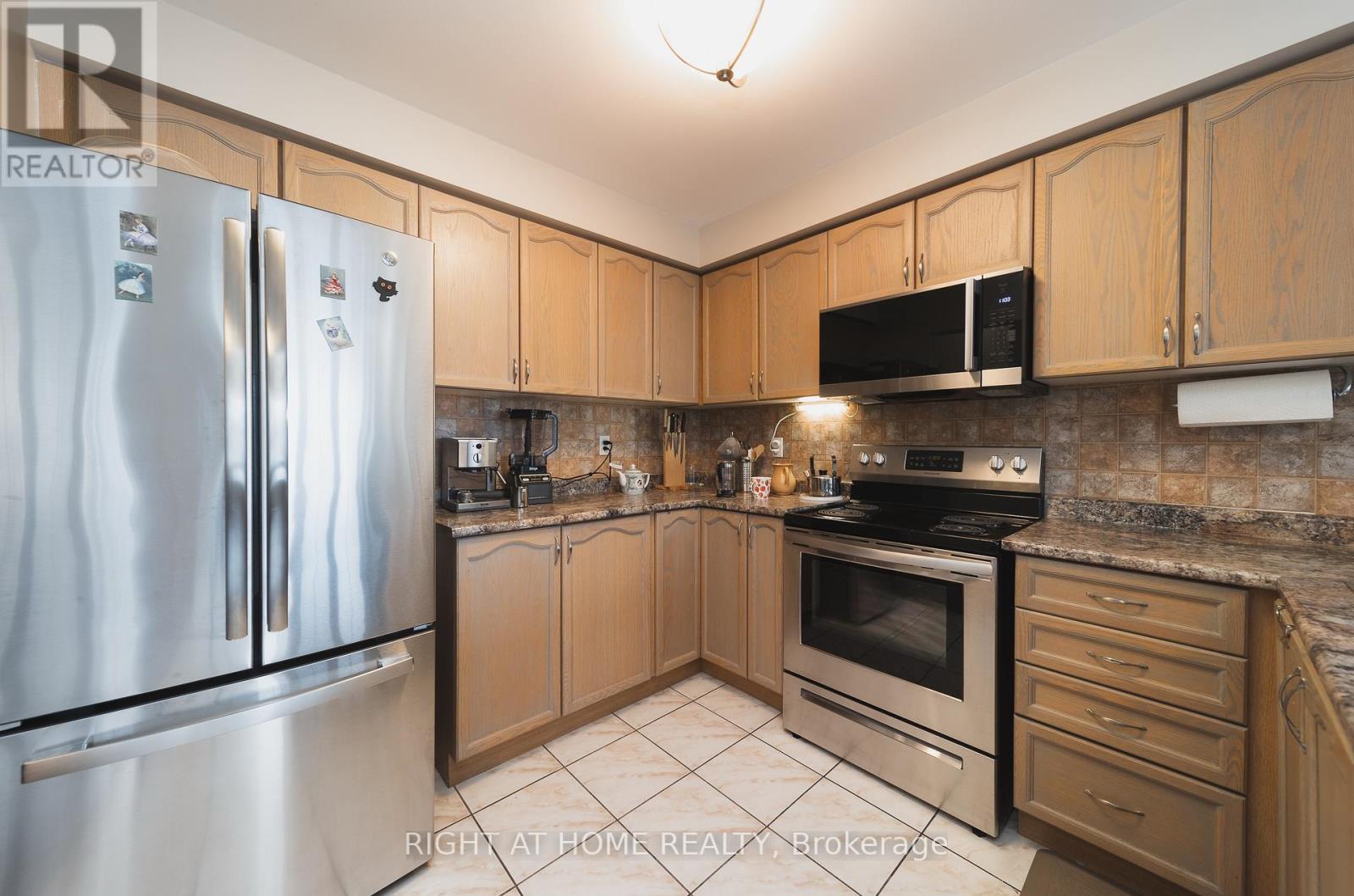 1251 Lamont Crescent, Milton, Ontario  L9T 6W4 - Photo 6 - W12908180