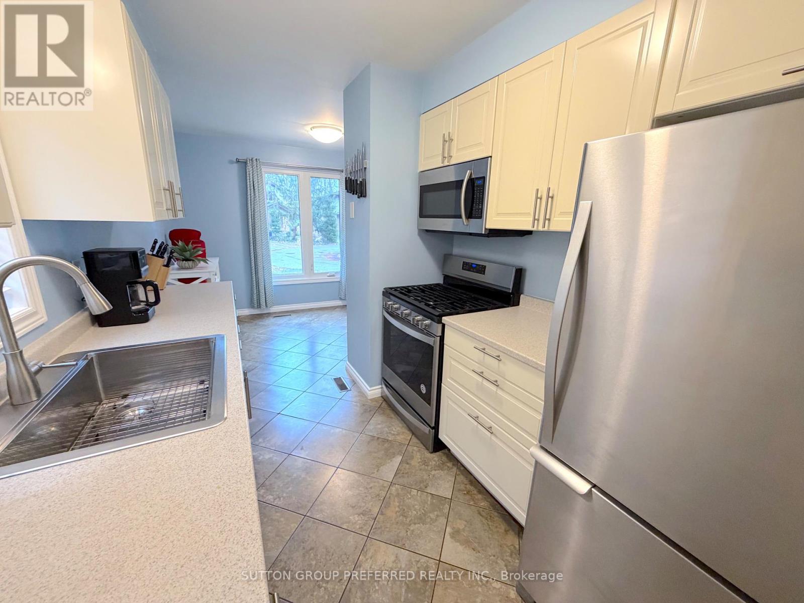 2 - 30 Forward Avenue, London North, Ontario  N6H 1B7 - Photo 11 - X12908260