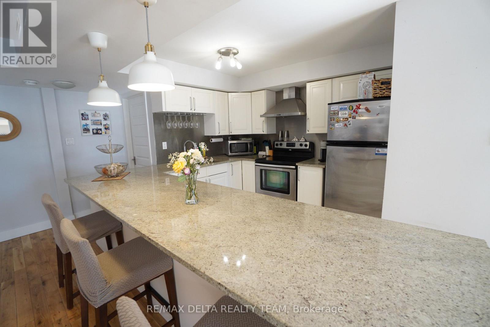 2 - 271 Mcleod Street, Ottawa, Ontario  K2P 1A1 - Photo 8 - X12908186