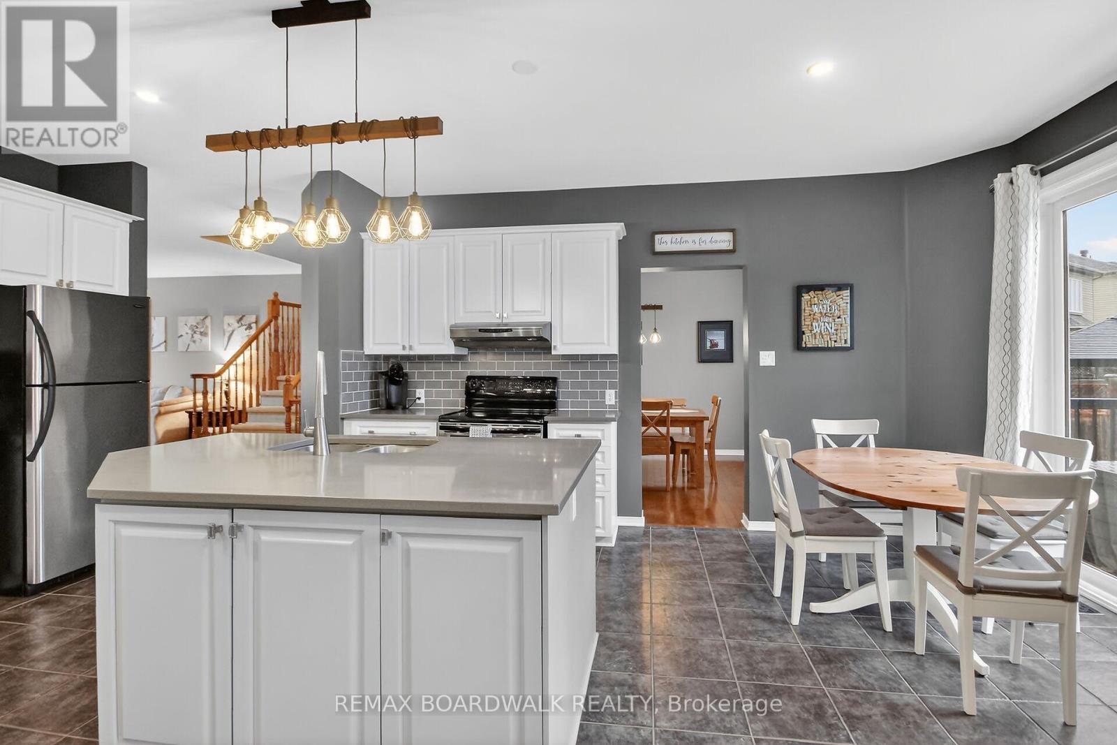 309 Chestermere Crescent, Ottawa, Ontario  K2G 7A8 - Photo 11 - X12908196