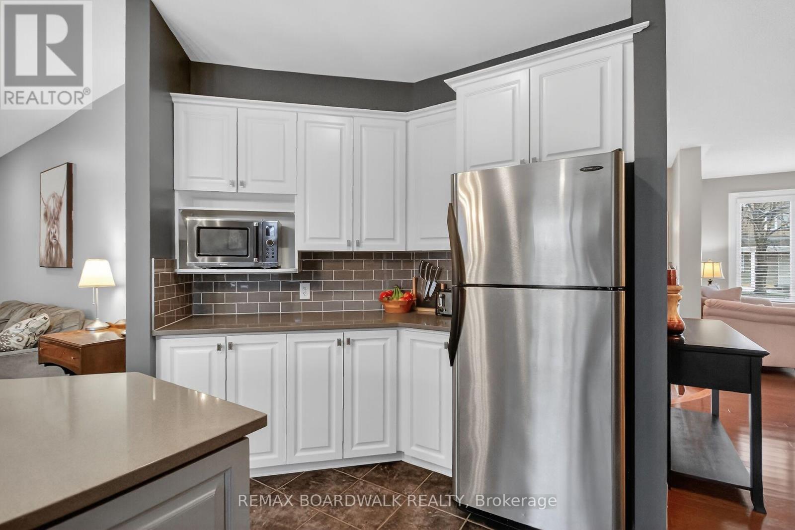 309 Chestermere Crescent, Ottawa, Ontario  K2G 7A8 - Photo 13 - X12908196