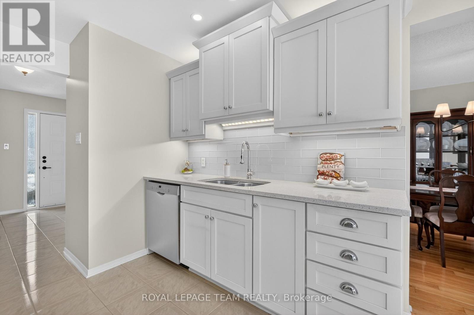 318 Liard Street, Ottawa, Ontario  K2S 1J8 - Photo 17 - X12908300