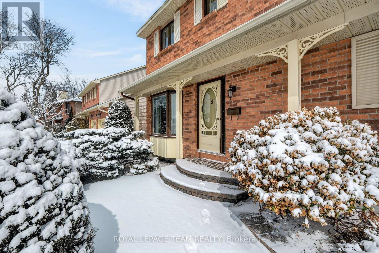 318 Liard Street, Ottawa, Ontario  K2S 1J8 - Photo 2 - X12908300