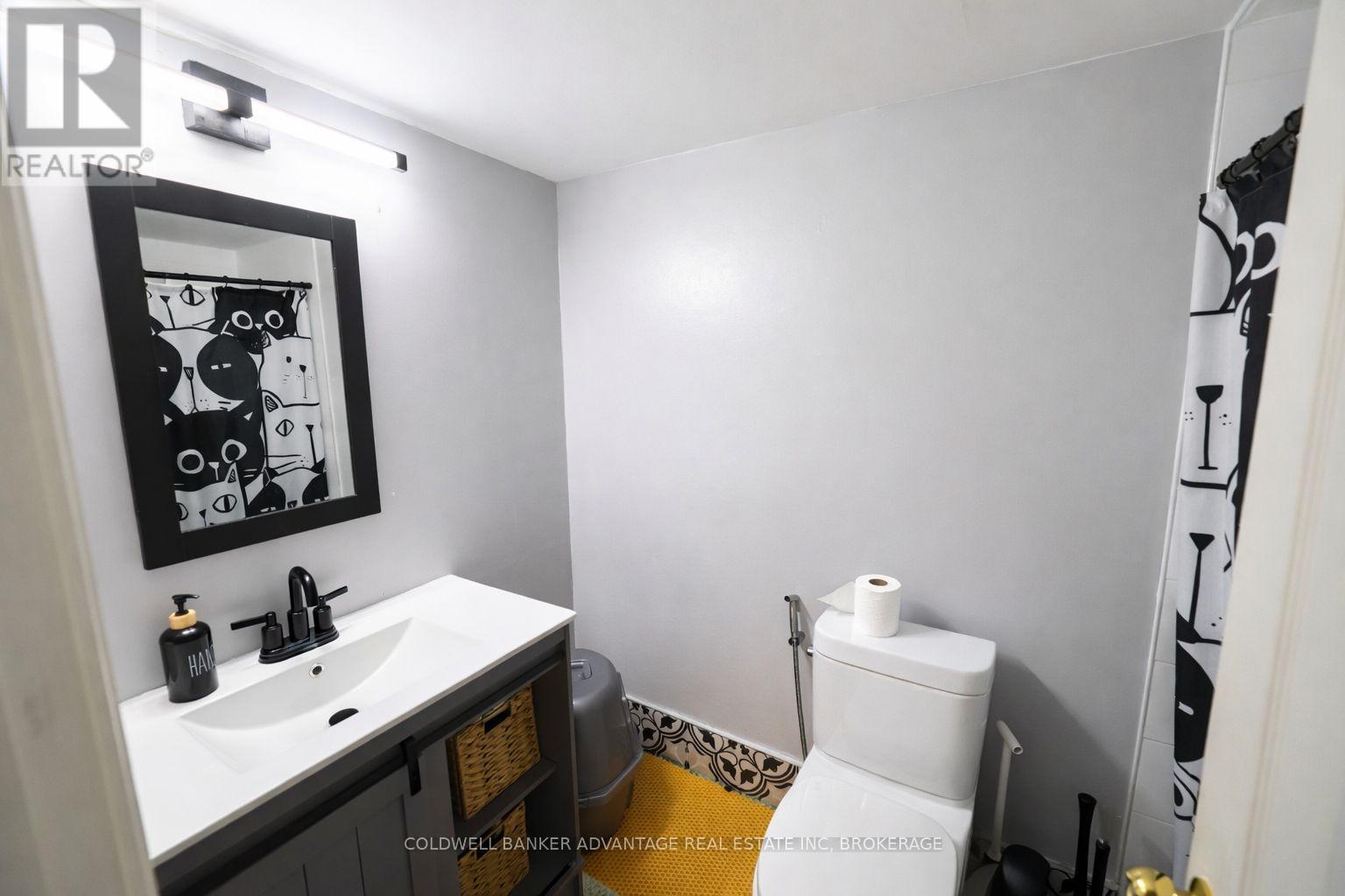 102 - 4692 Crysler Avenue, Niagara Falls (Downtown), Ontario  L2E 3V8 - Photo 12 - X12908312