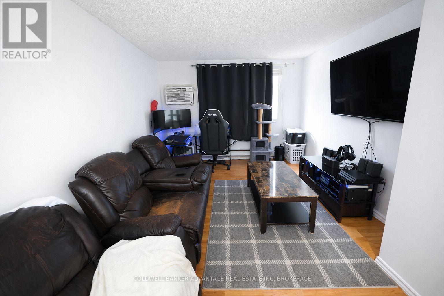 102 - 4692 Crysler Avenue, Niagara Falls (Downtown), Ontario  L2E 3V8 - Photo 4 - X12908312