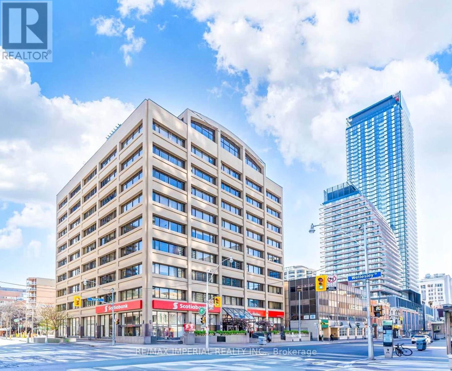 913 - 555 YONGE STREET, Toronto, Ontario