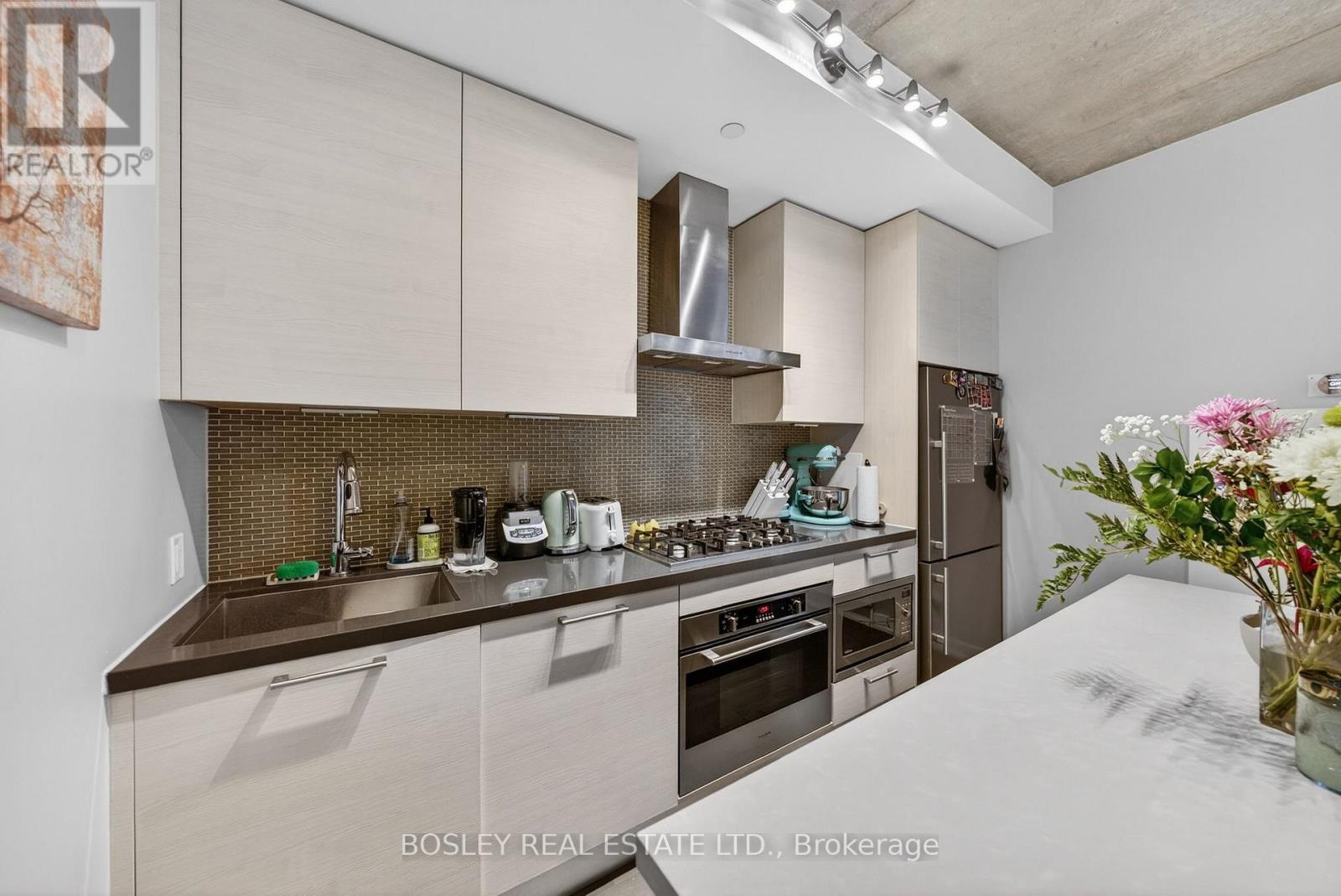 301 - 60 Haslett Avenue, Toronto (The Beaches), Ontario  M4L 0A9 - Photo 3 - E12908282