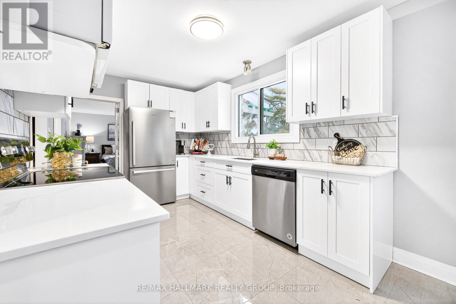 1930 Southampton Court, Ottawa, Ontario  K2C 0W4 - Photo 12 - X12876098