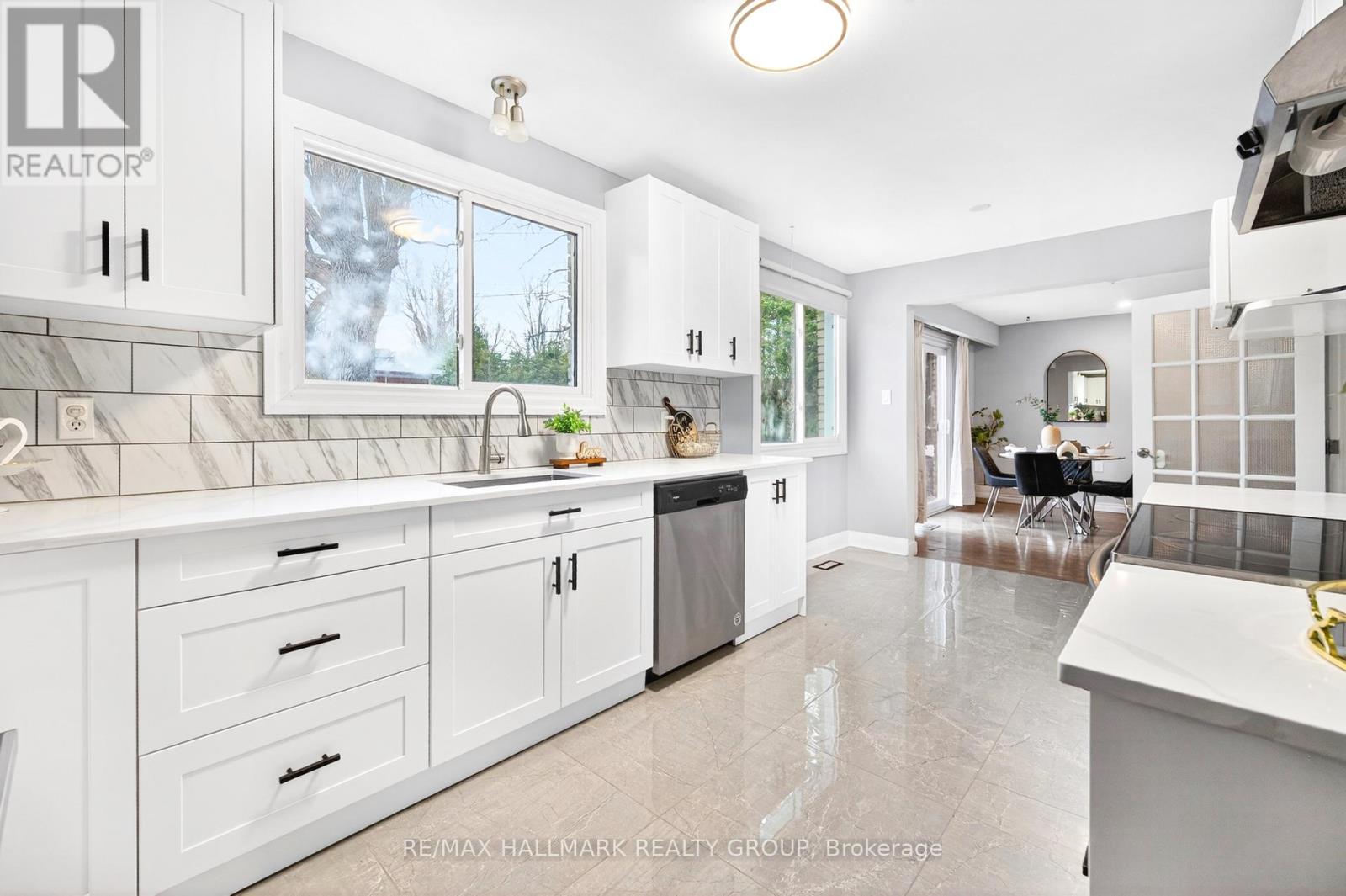 1930 Southampton Court, Ottawa, Ontario  K2C 0W4 - Photo 10 - X12876098