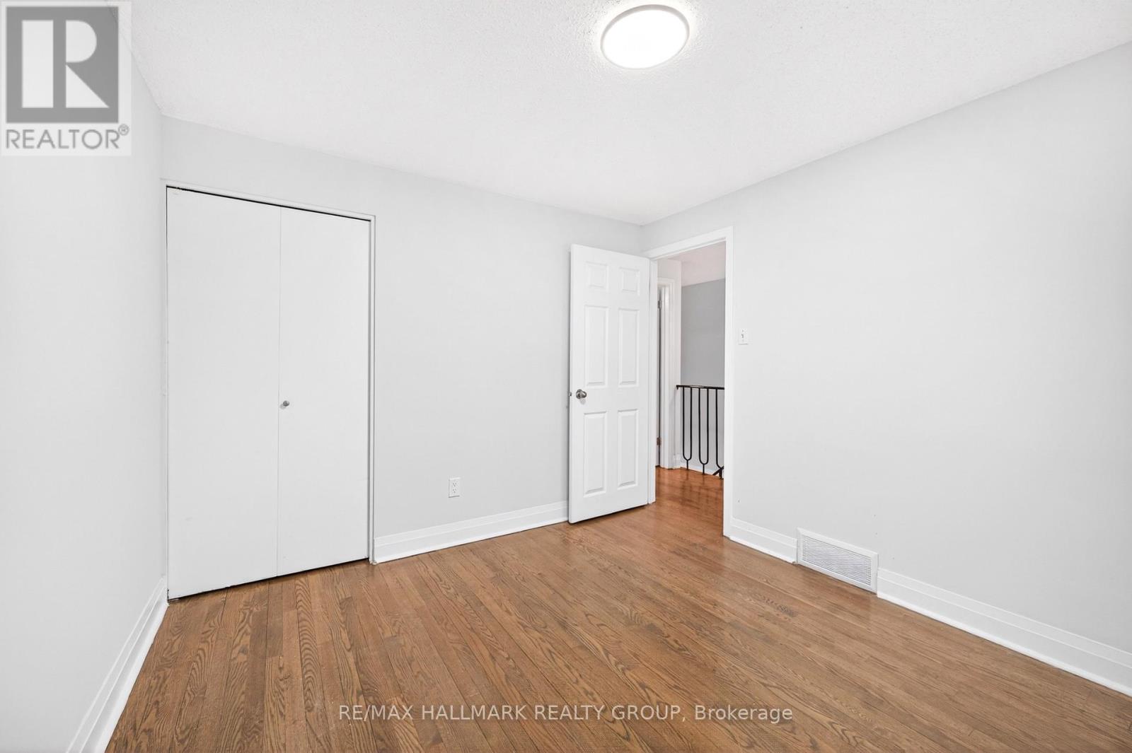 1930 Southampton Court, Ottawa, Ontario  K2C 0W4 - Photo 24 - X12876098