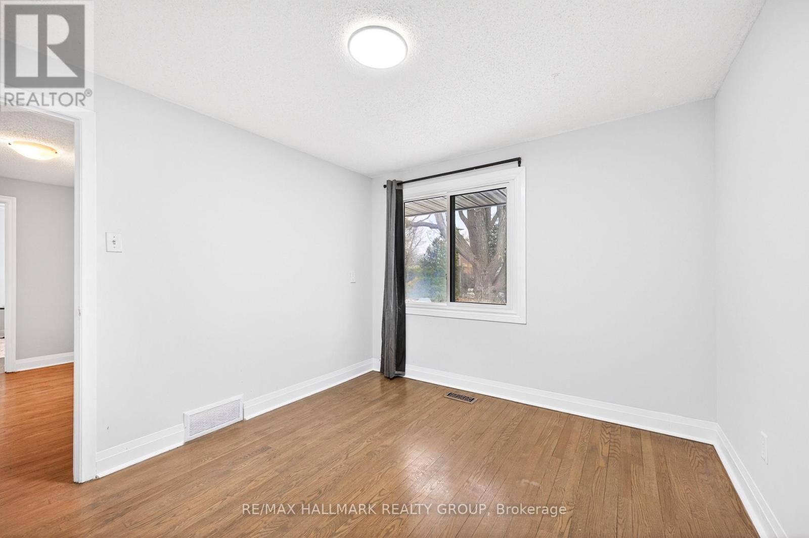 1930 Southampton Court, Ottawa, Ontario  K2C 0W4 - Photo 25 - X12876098