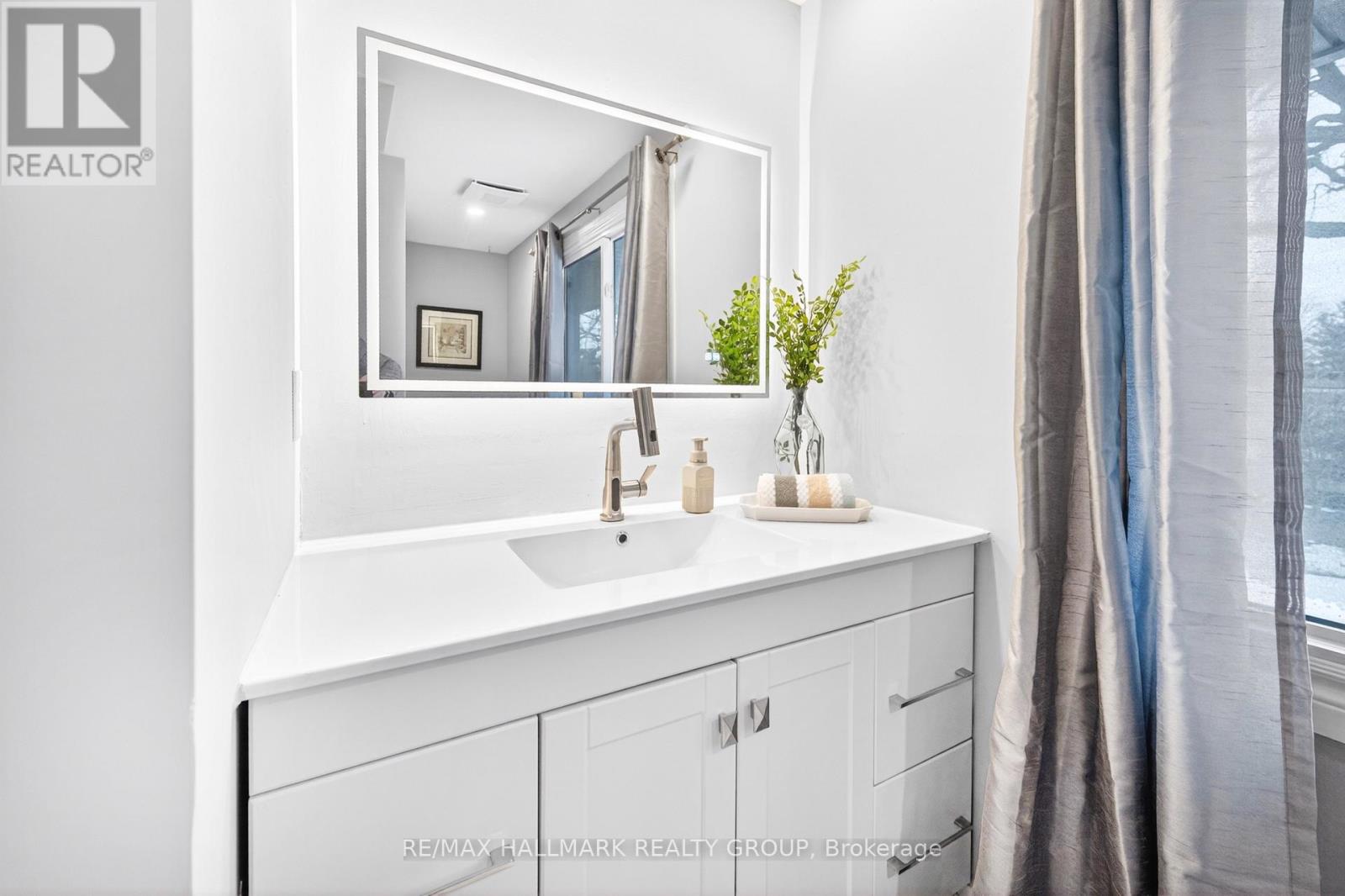 1930 Southampton Court, Ottawa, Ontario  K2C 0W4 - Photo 32 - X12876098