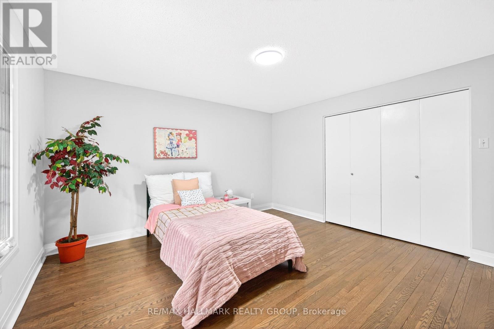 1930 Southampton Court, Ottawa, Ontario  K2C 0W4 - Photo 27 - X12876098