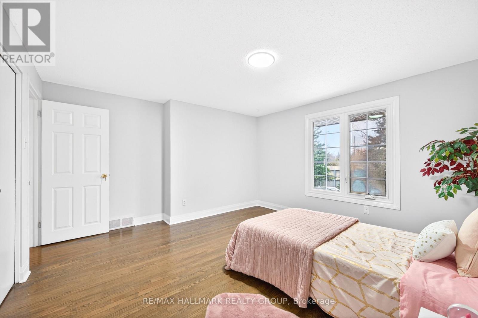 1930 Southampton Court, Ottawa, Ontario  K2C 0W4 - Photo 28 - X12876098