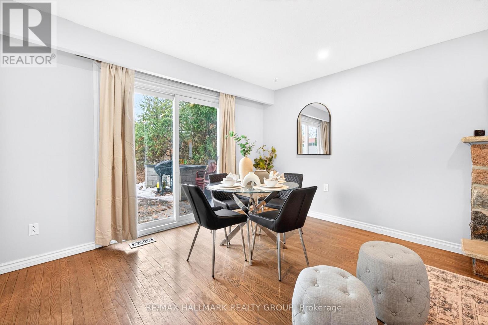 1930 Southampton Court, Ottawa, Ontario  K2C 0W4 - Photo 5 - X12876098