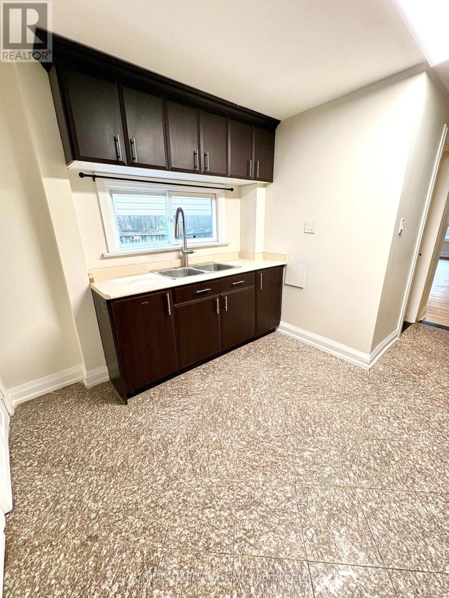 Main - 16 Symington Avenue, Toronto (Dovercourt-Wallace Emerson-Junction), Ontario  M6P 3W1 - Photo 10 - W12908192