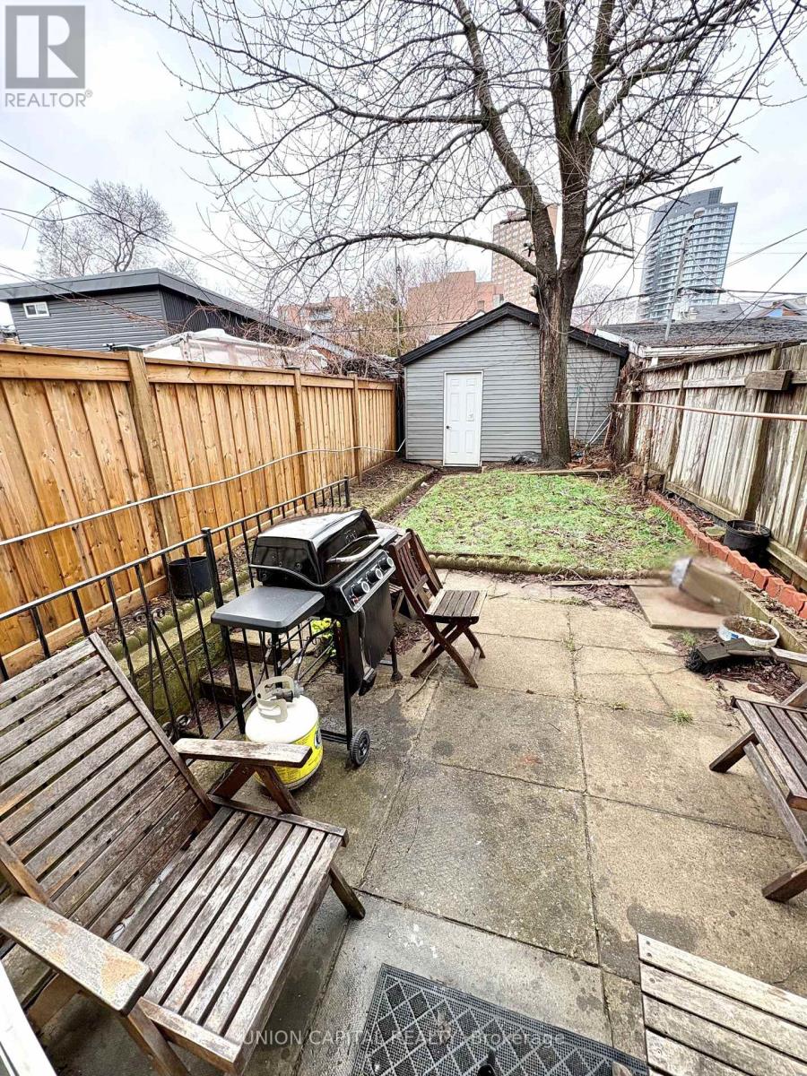 Main - 16 Symington Avenue, Toronto (Dovercourt-Wallace Emerson-Junction), Ontario  M6P 3W1 - Photo 15 - W12908192