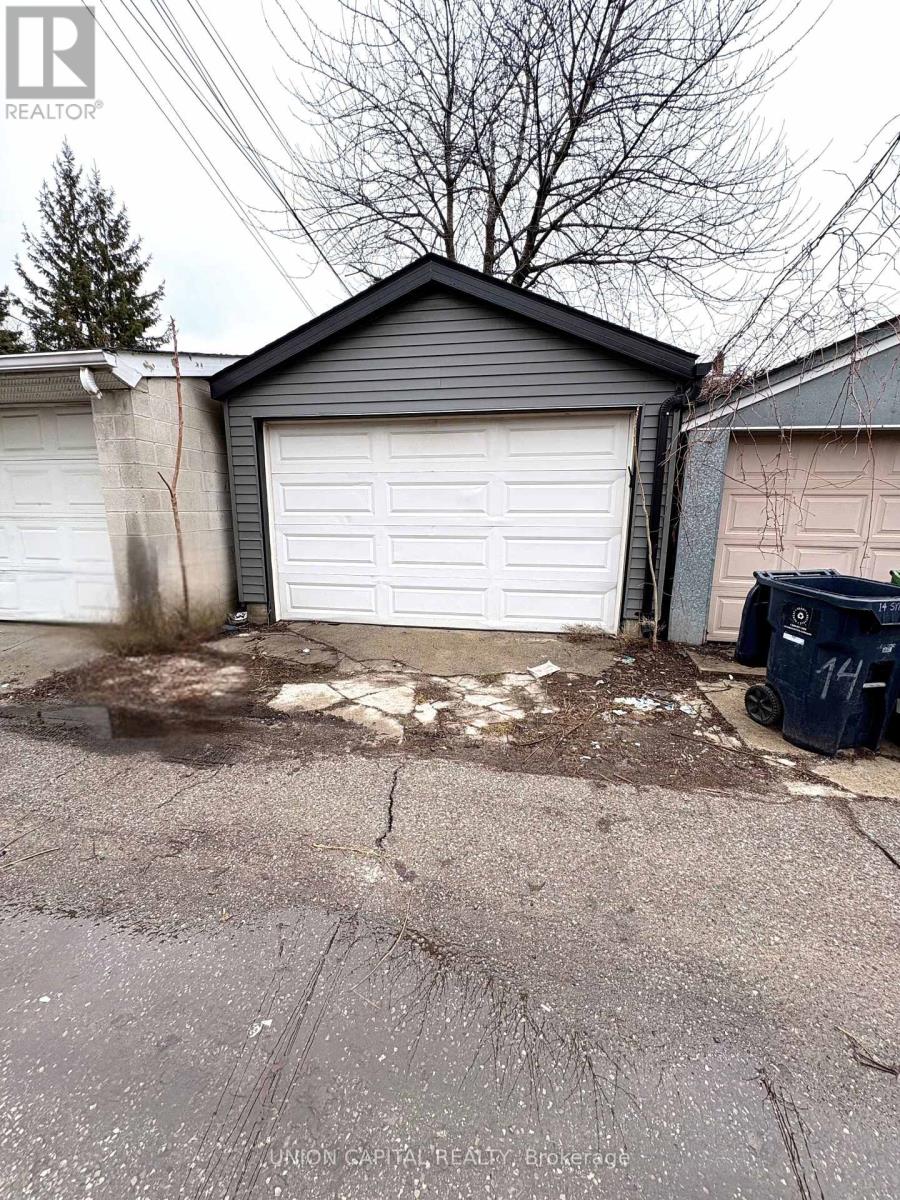 Main - 16 Symington Avenue, Toronto (Dovercourt-Wallace Emerson-Junction), Ontario  M6P 3W1 - Photo 16 - W12908192