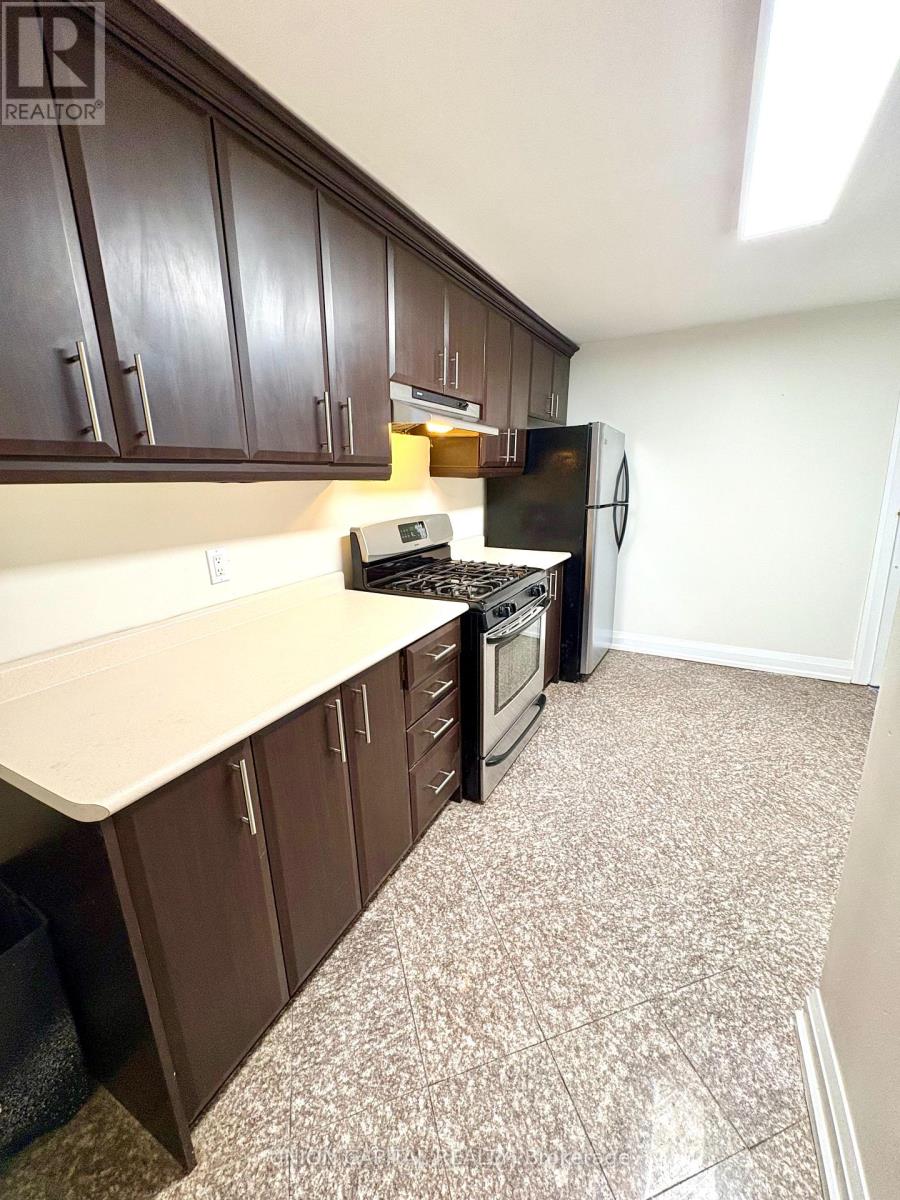 Main - 16 Symington Avenue, Toronto (Dovercourt-Wallace Emerson-Junction), Ontario  M6P 3W1 - Photo 8 - W12908192