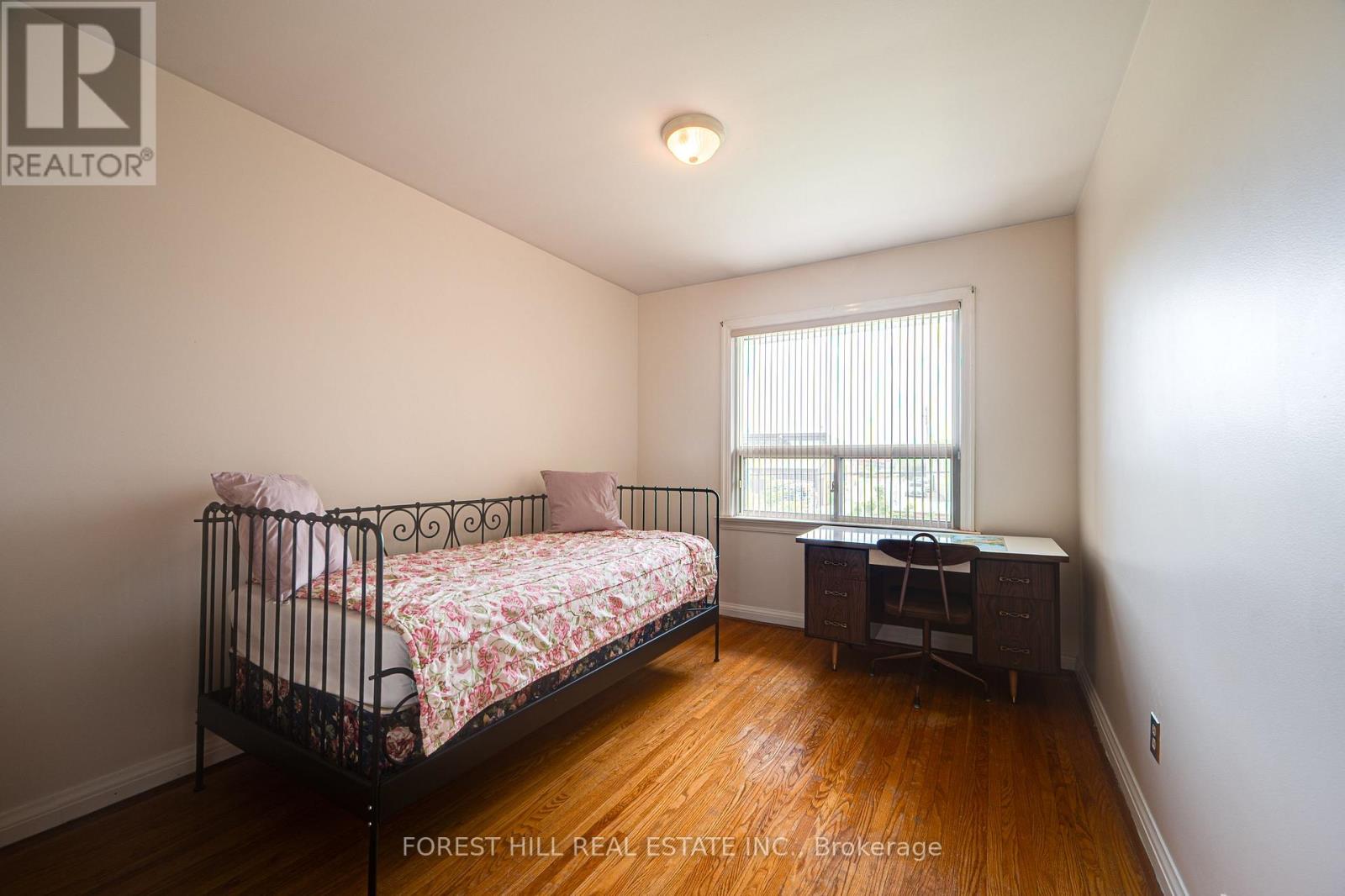 73 Talent Crescent, Toronto, Ontario  M9M 2N5 - Photo 12 - W12908232