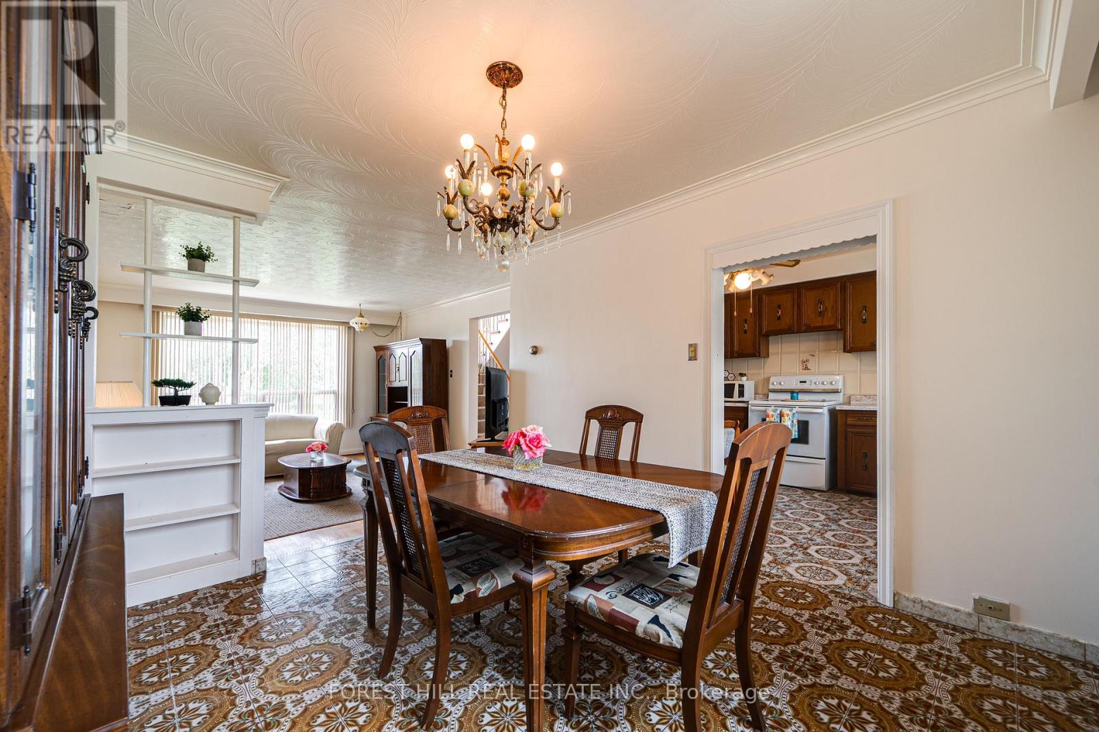 73 Talent Crescent, Toronto, Ontario  M9M 2N5 - Photo 4 - W12908232