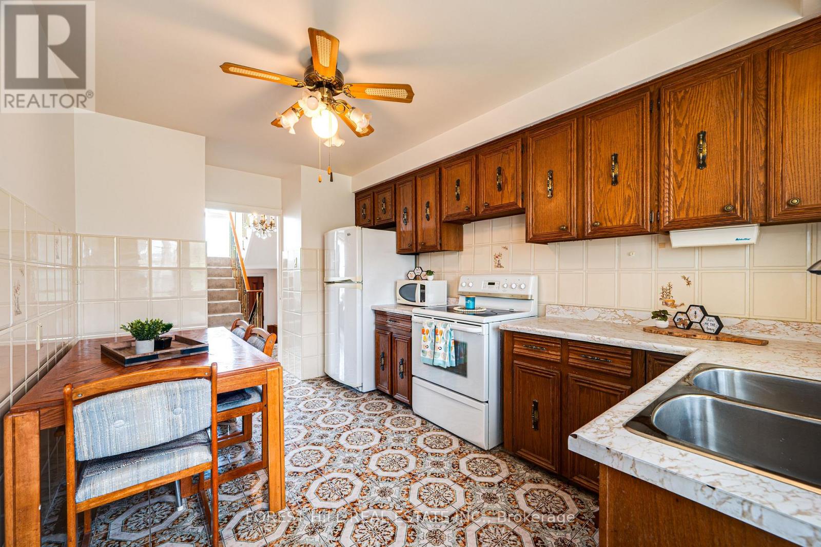 73 Talent Crescent, Toronto, Ontario  M9M 2N5 - Photo 6 - W12908232