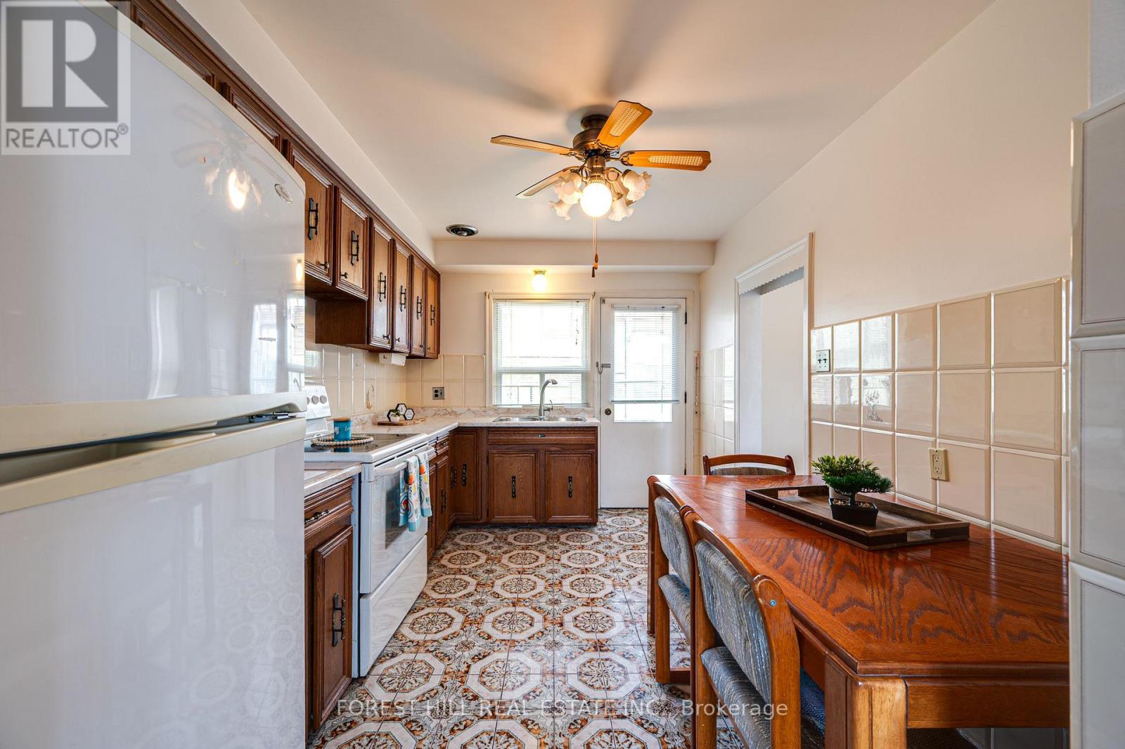 73 Talent Crescent, Toronto, Ontario  M9M 2N5 - Photo 7 - W12908232