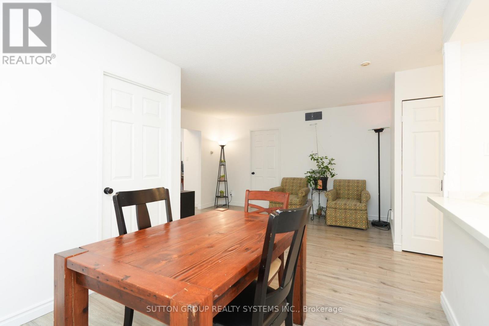 512 - 285 Enfield Place, Mississauga, Ontario  L5B 3Y6 - Photo 10 - W12908264