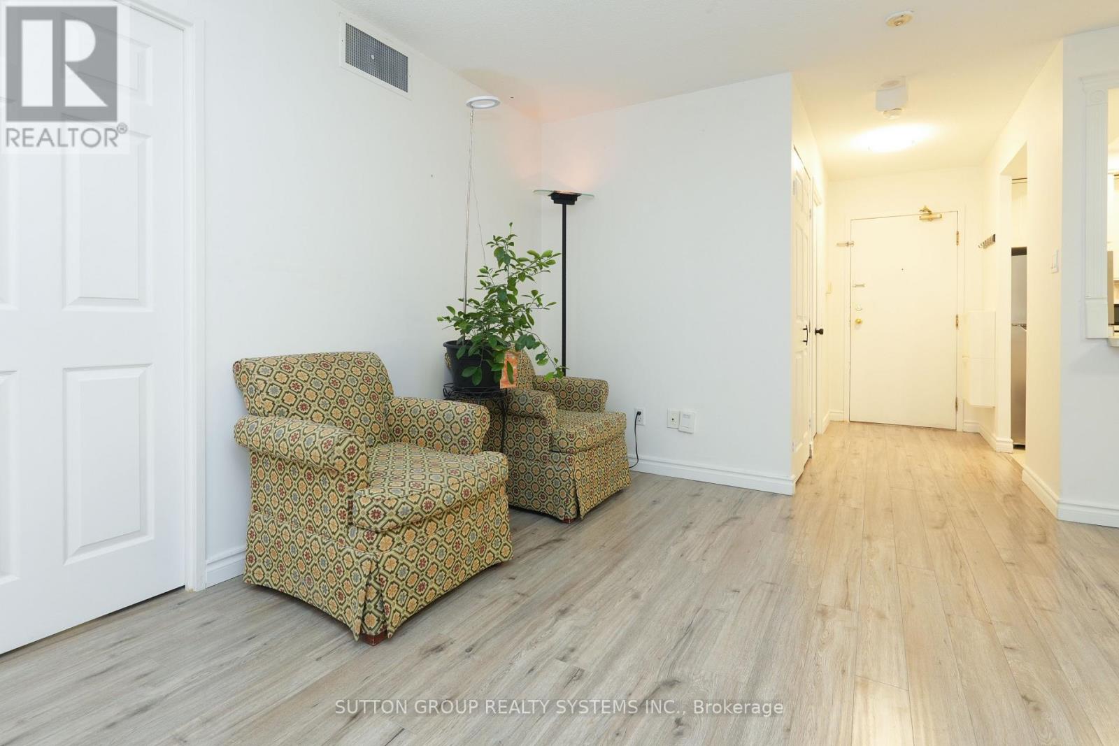 512 - 285 Enfield Place, Mississauga, Ontario  L5B 3Y6 - Photo 11 - W12908264