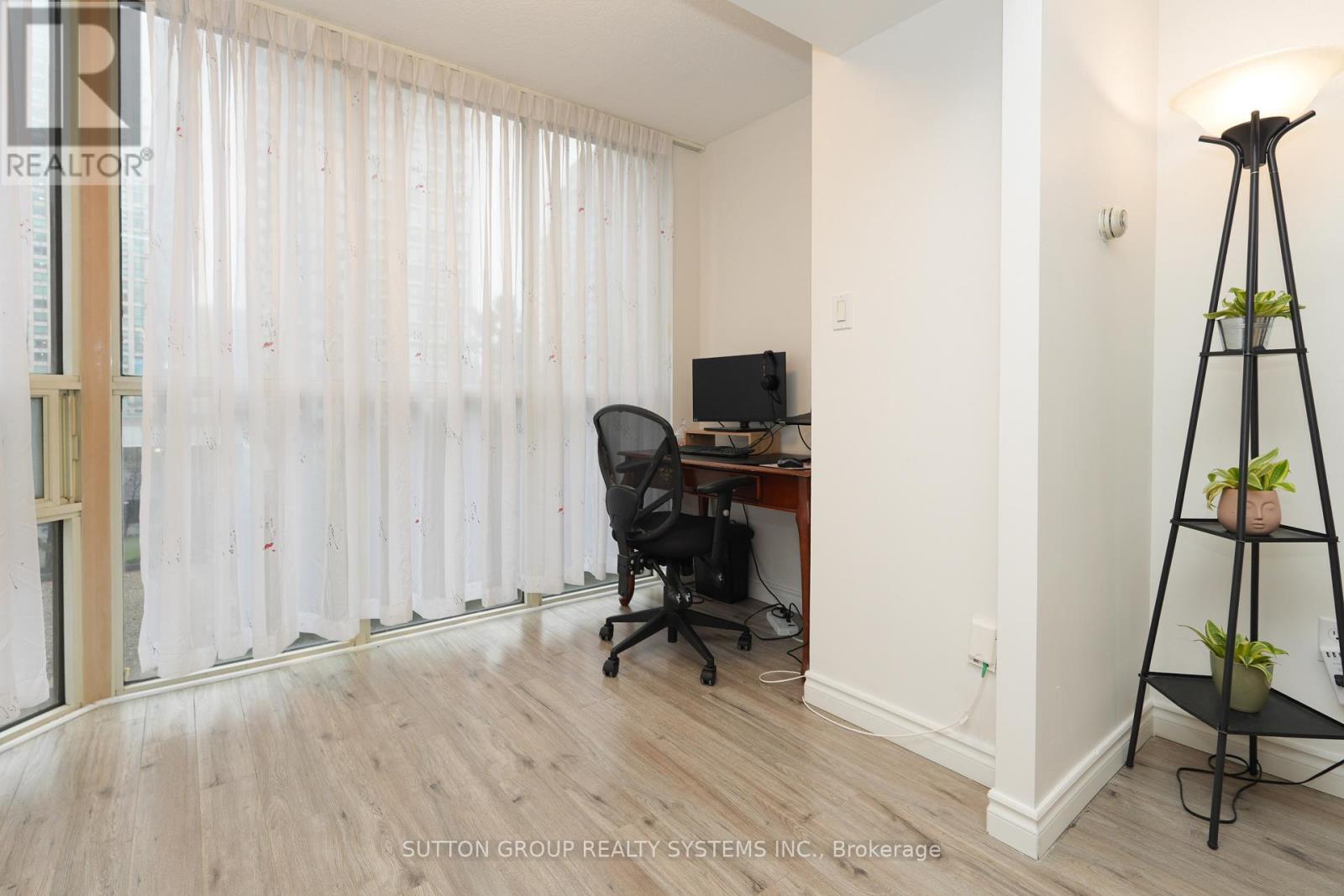 512 - 285 Enfield Place, Mississauga, Ontario  L5B 3Y6 - Photo 12 - W12908264