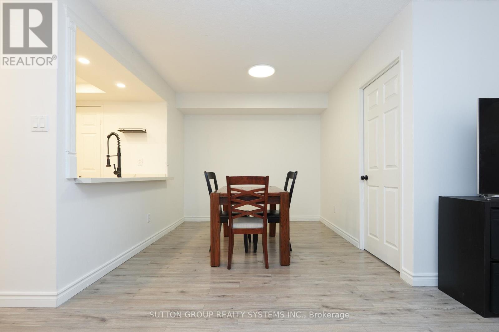 512 - 285 Enfield Place, Mississauga, Ontario  L5B 3Y6 - Photo 8 - W12908264