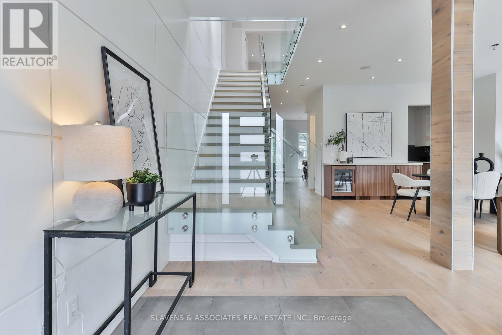 271 Jennings Crescent, Oakville, Ontario  L6L 1W3 - Photo 3 - W12908280