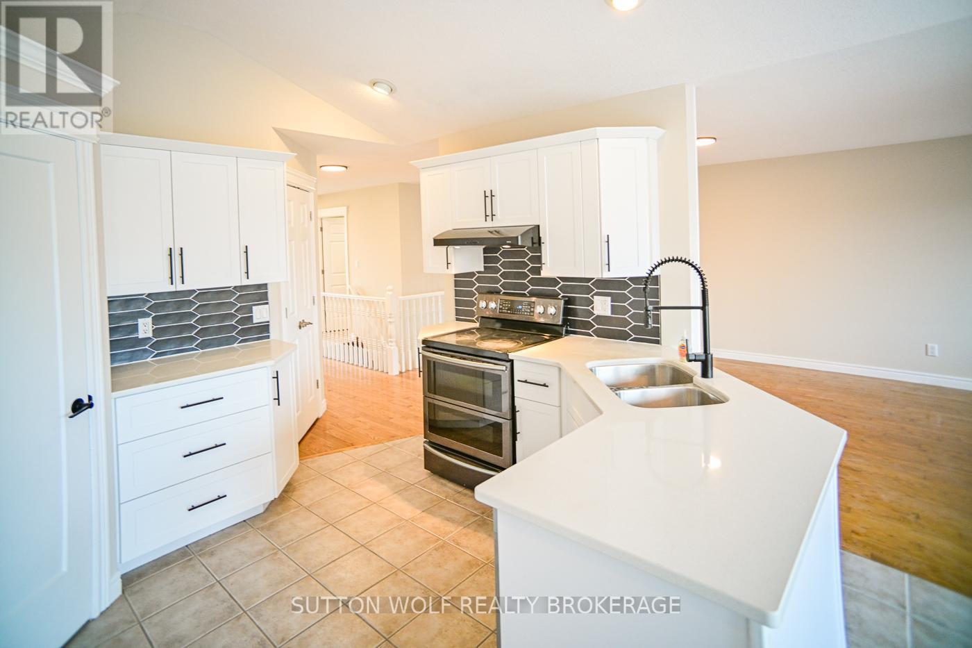 501 Darcy Drive, Strathroy-Caradoc, Ontario  N7G 4K9 - Photo 6 - X12787744