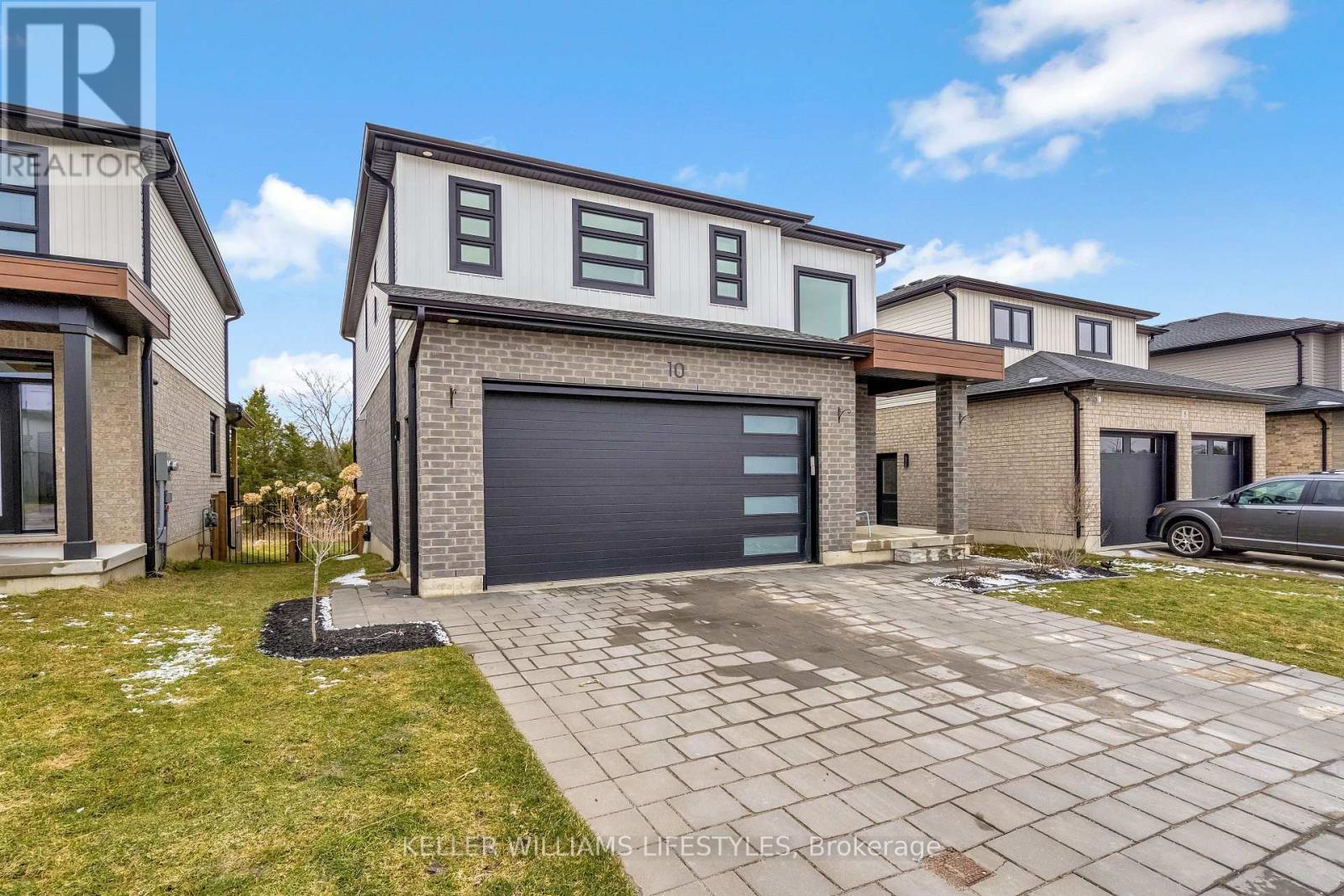 10 Mcneil Street, Strathroy-Caradoc, Ontario  N0L 1W0 - Photo 3 - X12908416