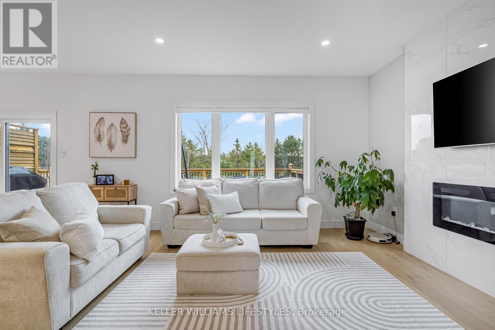 10 Mcneil Street, Strathroy-Caradoc, Ontario  N0L 1W0 - Photo 7 - X12908416