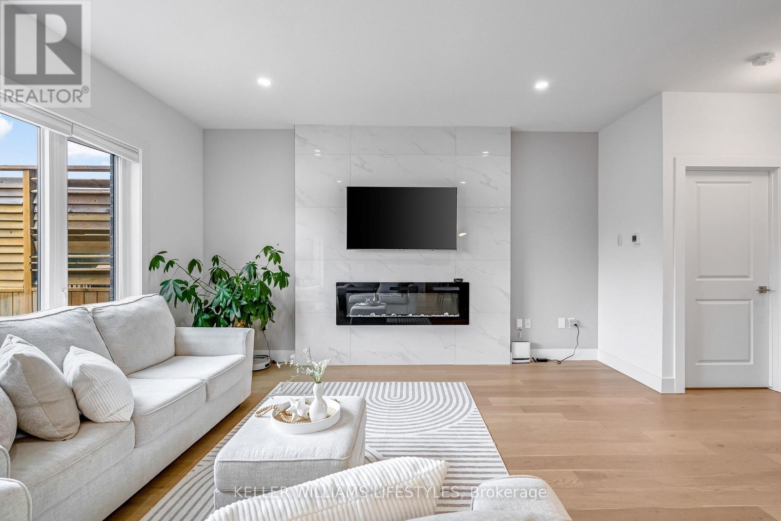 10 Mcneil Street, Strathroy-Caradoc, Ontario  N0L 1W0 - Photo 9 - X12908416