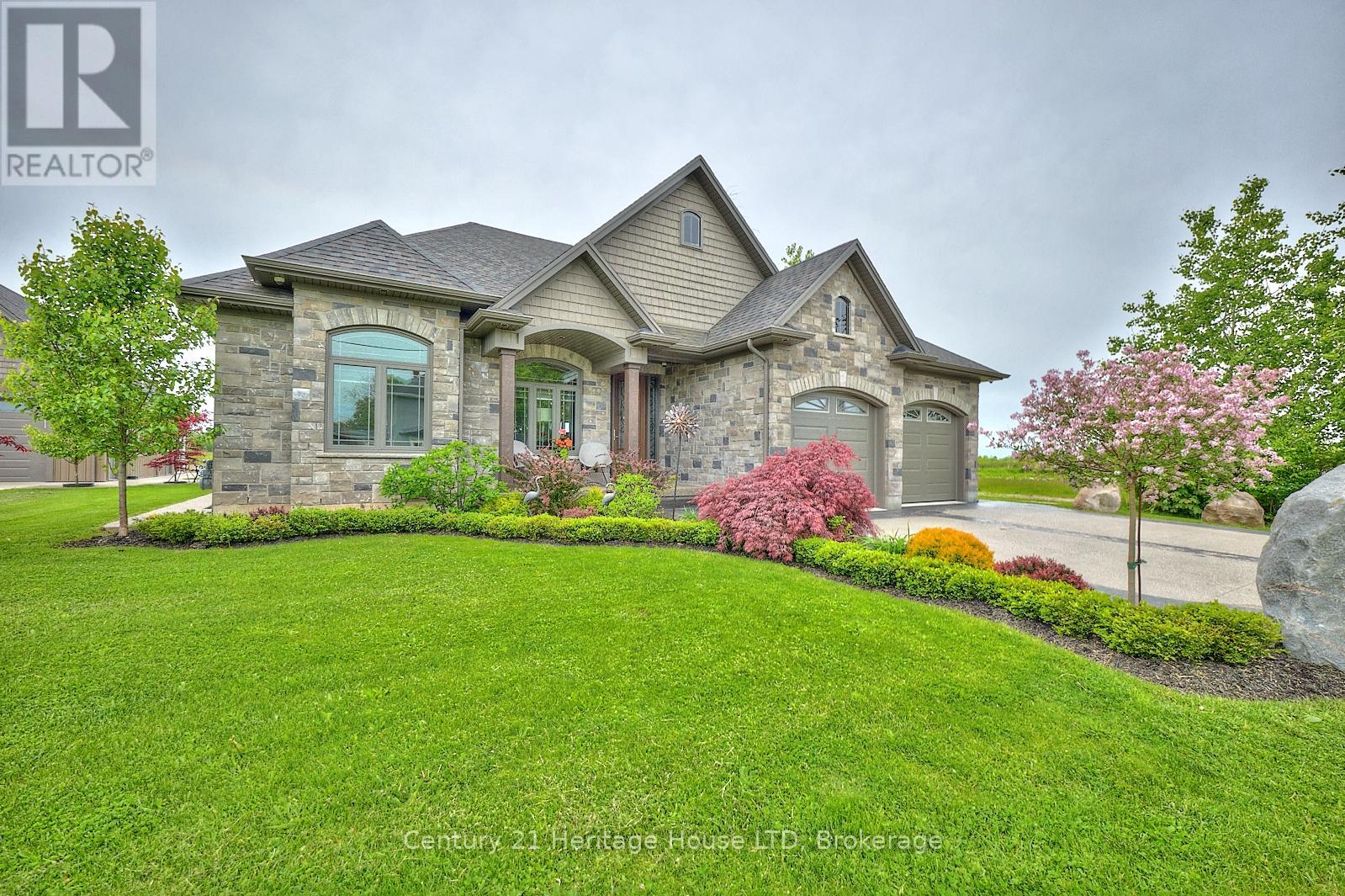 17 Biggar Road, Thorold, Ontario  L0S 1K0 - Photo 3 - X12908362