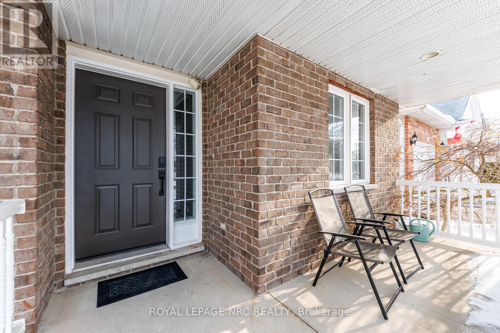 4a Wood Street, St. Catharines, Ontario  L2N 2A9 - Photo 2 - X12908476