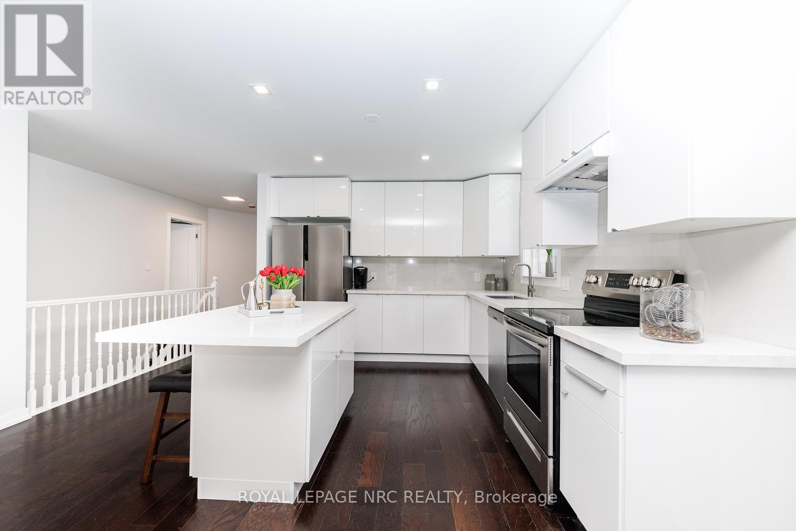 4a Wood Street, St. Catharines, Ontario  L2N 2A9 - Photo 7 - X12908476