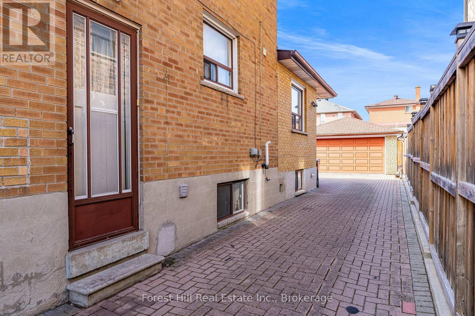 40 Chiswick Avenue, Toronto, Ontario  M6M 4T9 - Photo 19 - W12908422