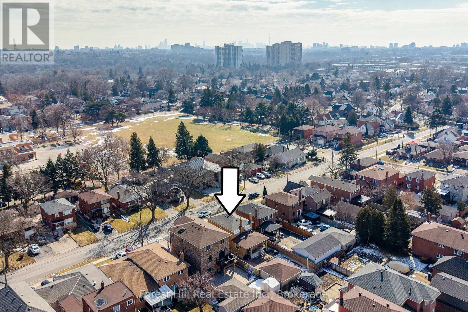 40 Chiswick Avenue, Toronto, Ontario  M6M 4T9 - Photo 2 - W12908422