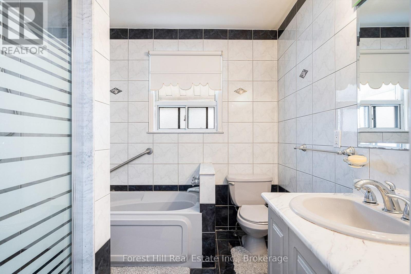 40 Chiswick Avenue, Toronto, Ontario  M6M 4T9 - Photo 23 - W12908422