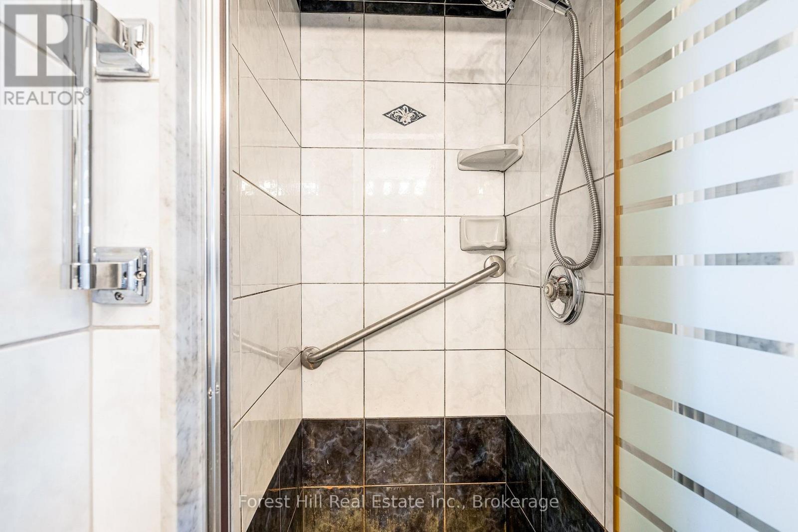 40 Chiswick Avenue, Toronto, Ontario  M6M 4T9 - Photo 24 - W12908422